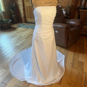 St. Tropez White wedding dress style #E8122
